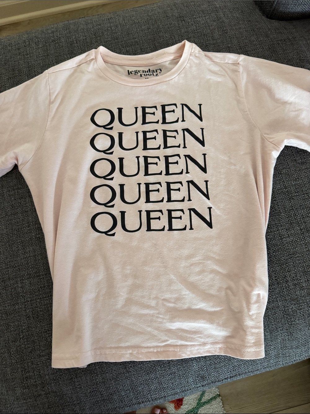 Pink "QUEEN" Graphic Tee. Med